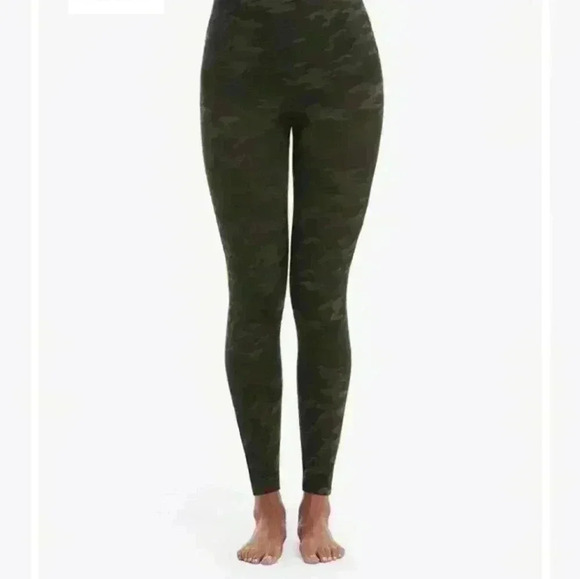 Spanx Look at Me Now Seamless Leggings Green Camo Size Small - Picture 3 of 9